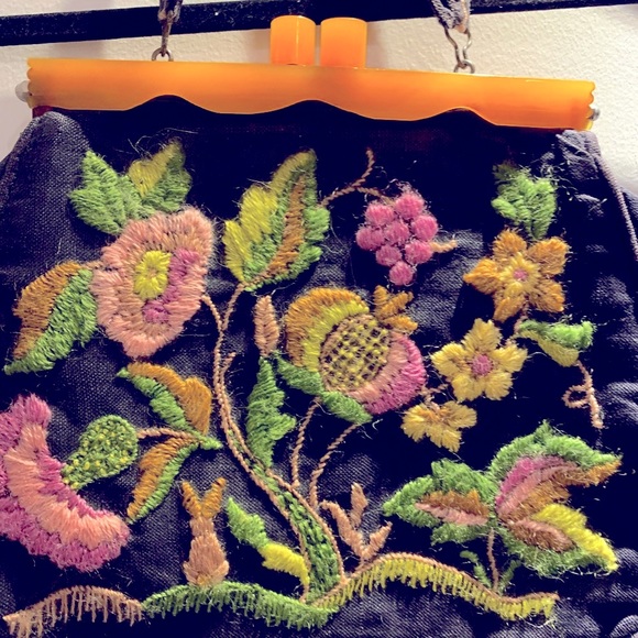 Adorable!!! Denim and crewel vintage purse 💕 - Picture 3 of 14